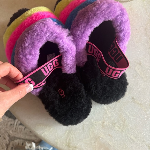 Ugg slippers women’s 9 - Picture 3 of 3